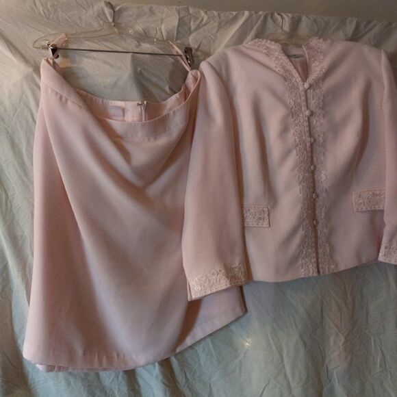 Emily Light Pink Jacket with Skirt - Picture 6 of 9